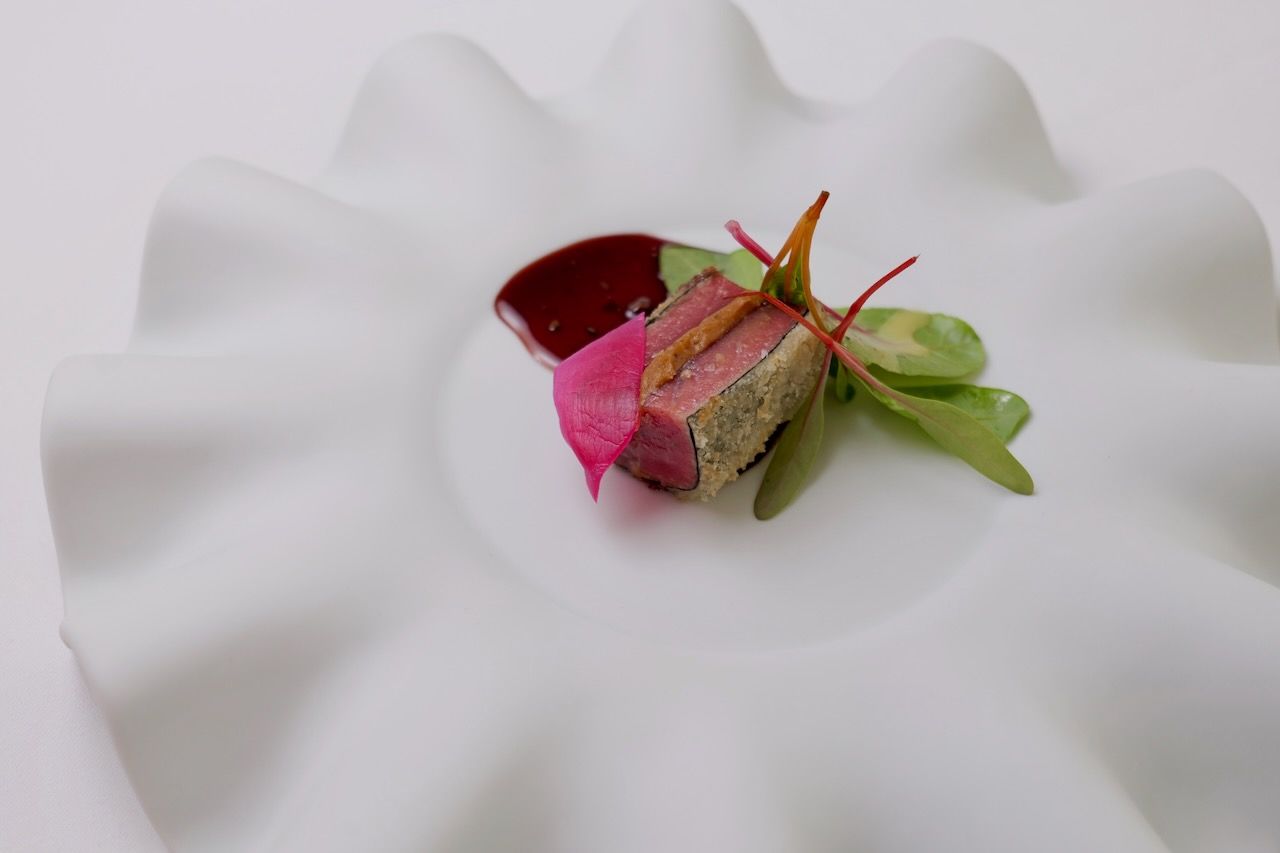 Primer Plato De Leonardo Viola Chef Balfego 2024 Cotoletta Di Tonno Rosso Melanzana Salsa Al Vino 1