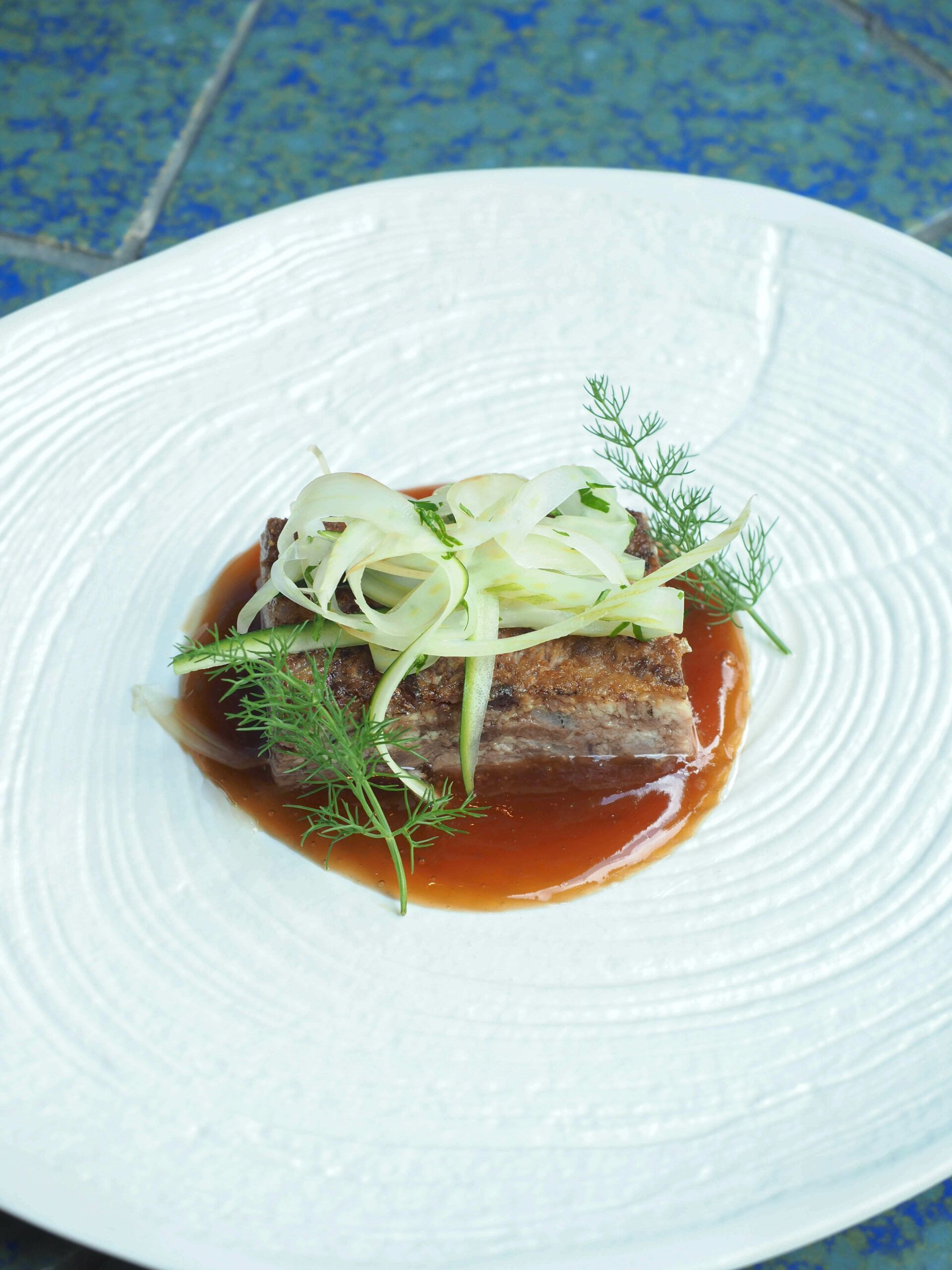 Parpatana Deshuesada Con Salsa Agridulce Acompanado De Ensalada De Hinojo Y Lima Scaled